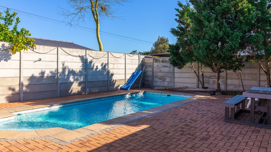 3 Bedroom Property for Sale in Laaiplek Western Cape